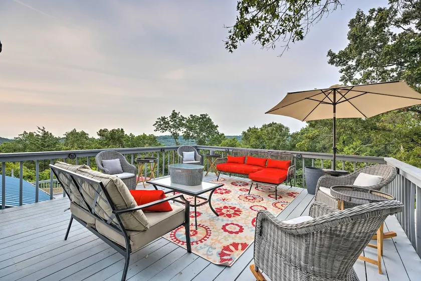 'Hilltop Hideaway' Branson Home w/ Trampoline! - Image 1