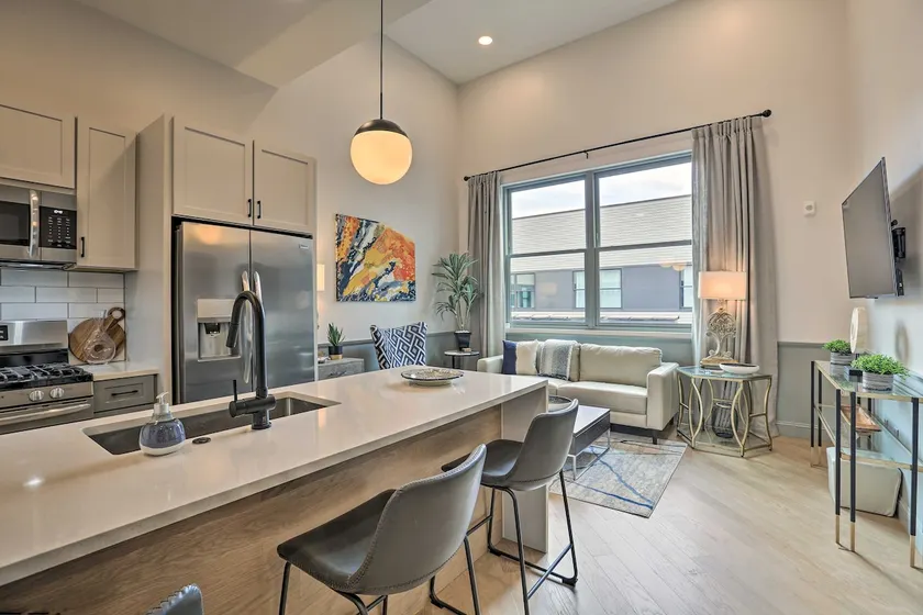 Prime 2BR Condo Historic Morris Ave, Downtown Birmingham - Image 1