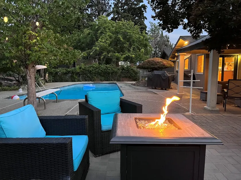 Cozy Wenatchee Escape: Hot Tub & Valley Views - Image 1