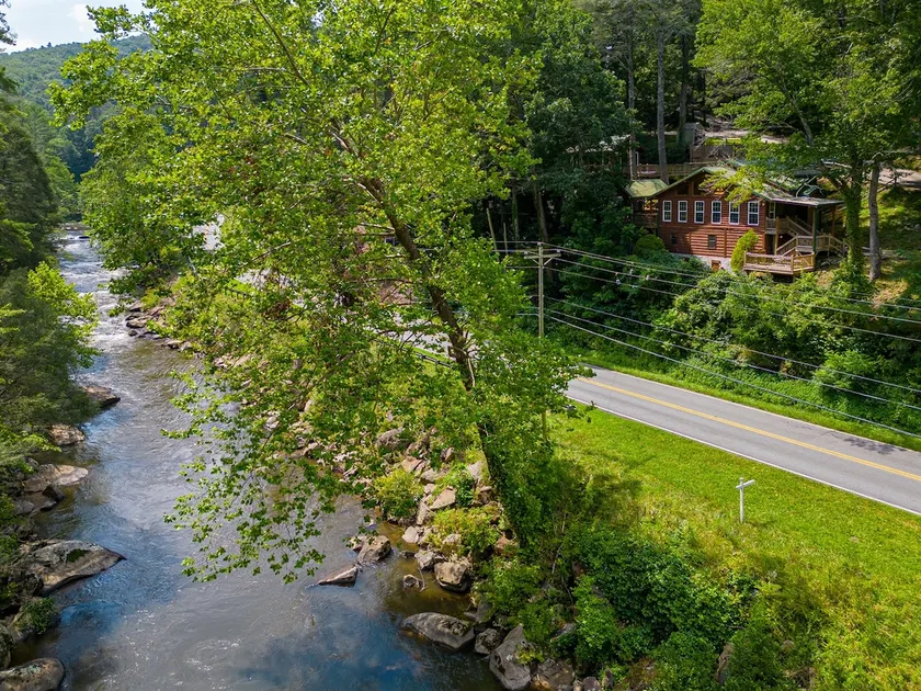 Riverfront • Cozy Suite • Convenient Location - Image 1