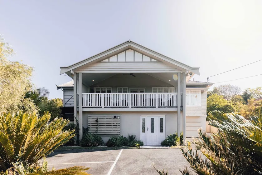 4 bedroom 4 bath Urban Getaway Ipswich-Pets, Sauna - Image 1