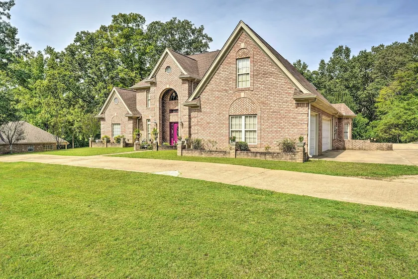 Victorian Hernando Home ~ 25 Miles to Memphis - Image 1