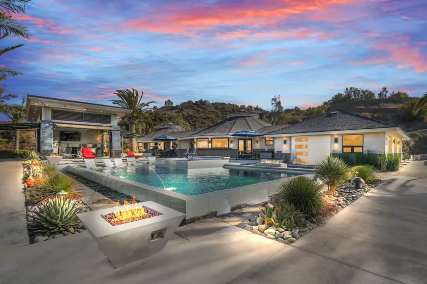 🦸🏻‍♂️The Iron Mansion Luxury Private Resort Infinity Pool Hot Tub Gym Arcade🏰 - Image 1