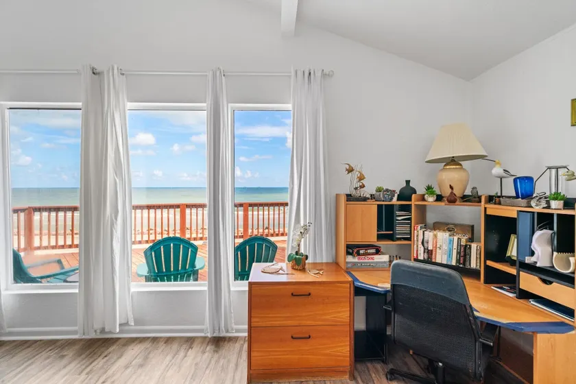 Oceanfront 2BR Cottage w Sunsets Views Comfy and Pet and Family Friendly - Image 1