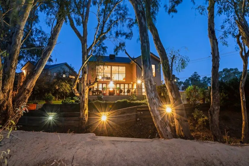 The Gums - Echuca Holiday Homes - Image 1