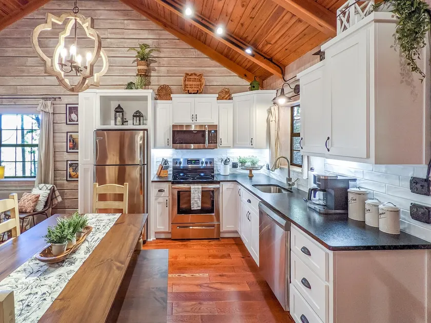 Lagniappe Cabin ~ romantic getaway - Image 1