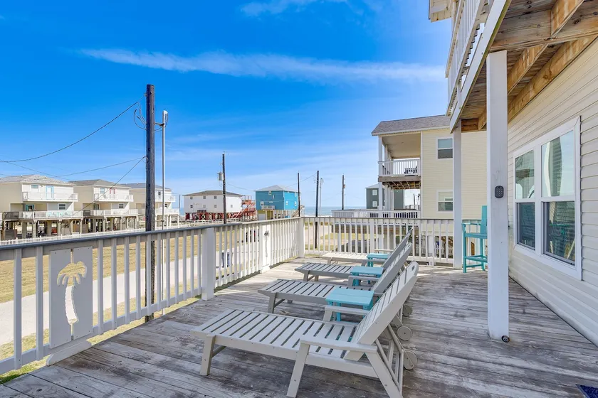 1 Min Walk to Beach: A Surfside Beach Favorite! - Image 1