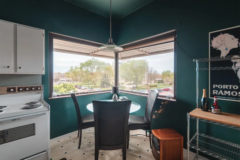 The Cambridge 2BR apartment in historic downtown - Image 1