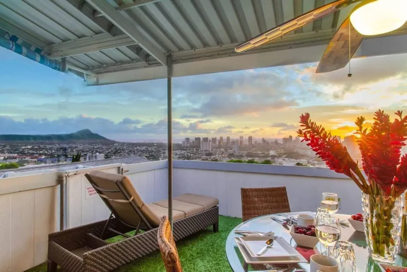Hale Mahalo: Cozy 3BR Ocean View Home w/Hot Tub - Image 1