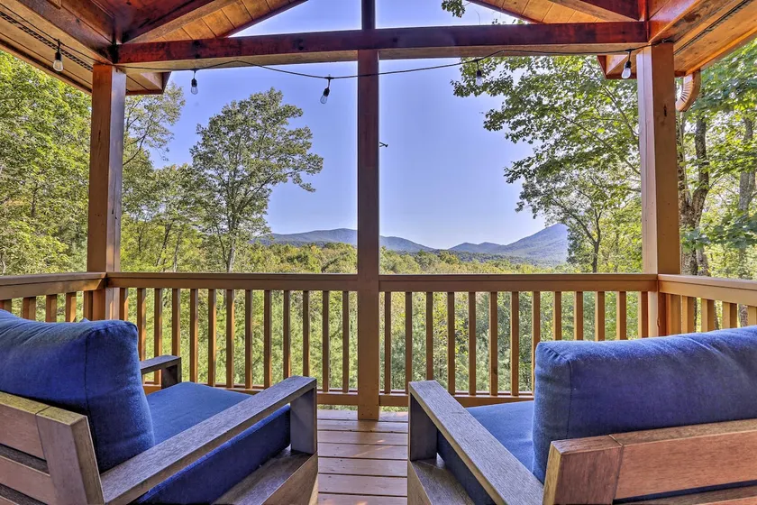 Lovely Log Cabin + Bunkhouse w/ Views & Yard! - Image 1