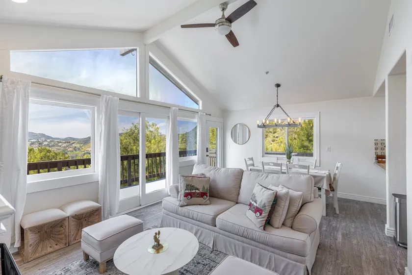 808 Retreat—Casa De Luna, Shops, Pano View, Hiking - Image 1