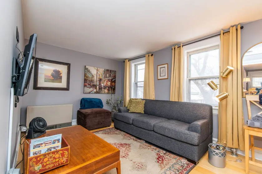 Perfectly Located Private 2 Bdrm Apartment - Image 1