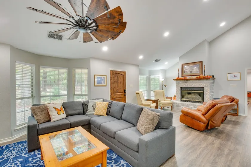 Holly Lake Retreat w/ 2 Community Pools & Yard - Image 1