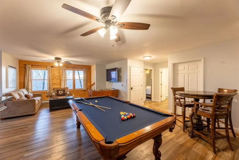 9BR/6BA Chalet at Snowshoe w/ hot tub Game Room Mountain-top Views On-Call Van - Image 1