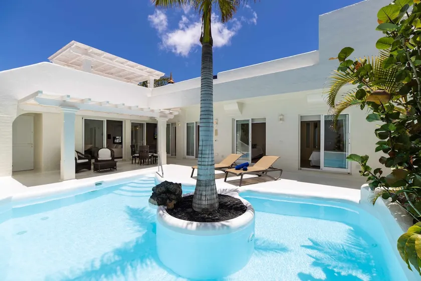 Villa 10.3 - Luxury Heated Pool Jacuzzi Ac - Image 1