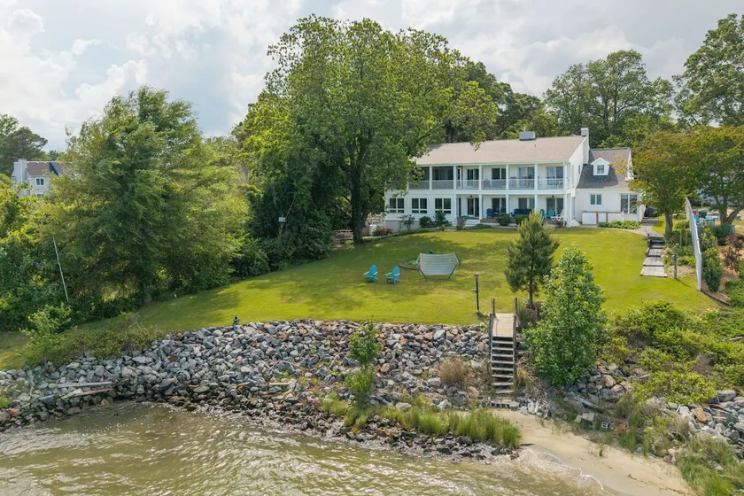 Hot Tub + Private Beach: Waterfront Urbanna Escape - Image 1