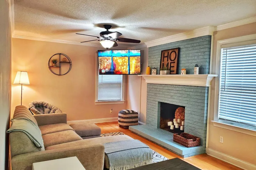 Newly remodeled! Family friendly. Near lake & park - Image 1