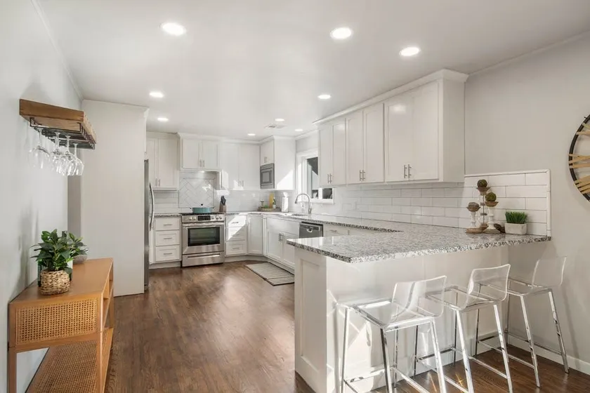 BA's BohoChic-steps to Rose District-Complete RENO - Image 1