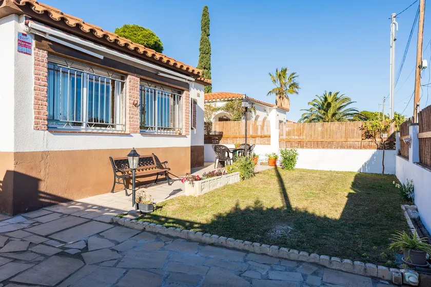Châlet 'Casa Thaiker' avec vue sur les montagnes, jardin, BBQ et climatisation - Image 1