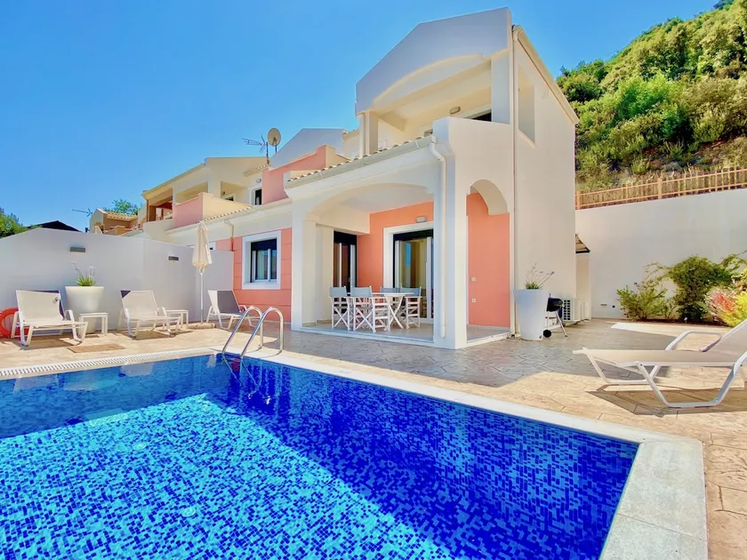 Villa adaptée aux familles avec piscine privée, barbecue et terrasse | Proche de la plage - Image 1