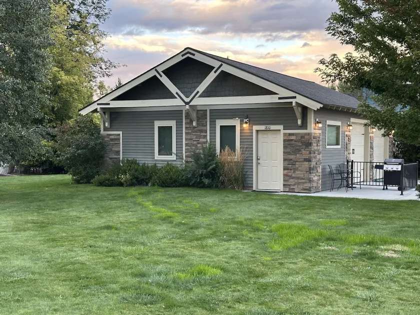 Downtown Retreat, Cozy Getaway! Studio for 2 - Image 1