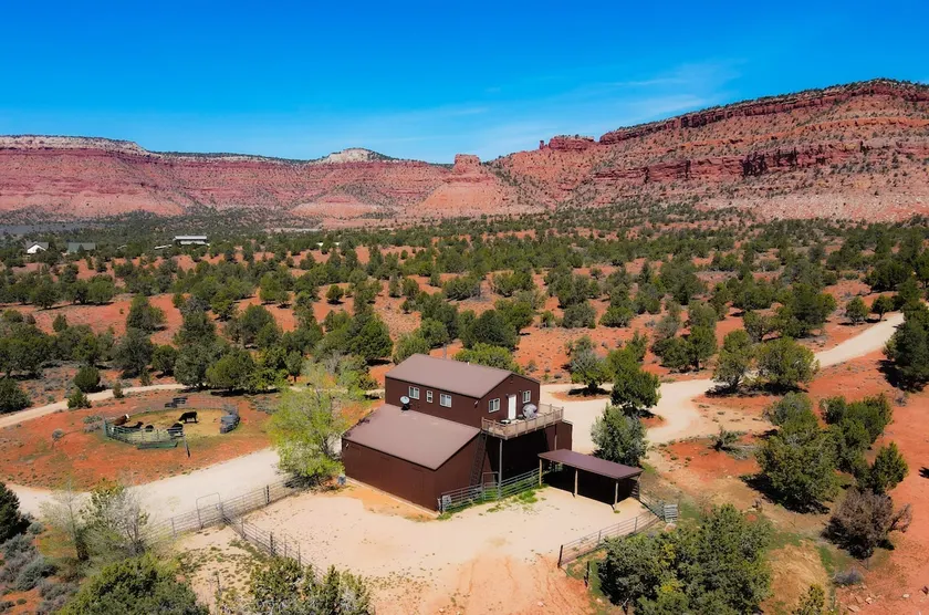 Rustic Barn Loft | Kanab Red Cliffs | Pet Friendly - Image 1