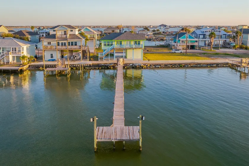 3BR Bayfront Home | Private Lighted Fishing Pier - Image 1