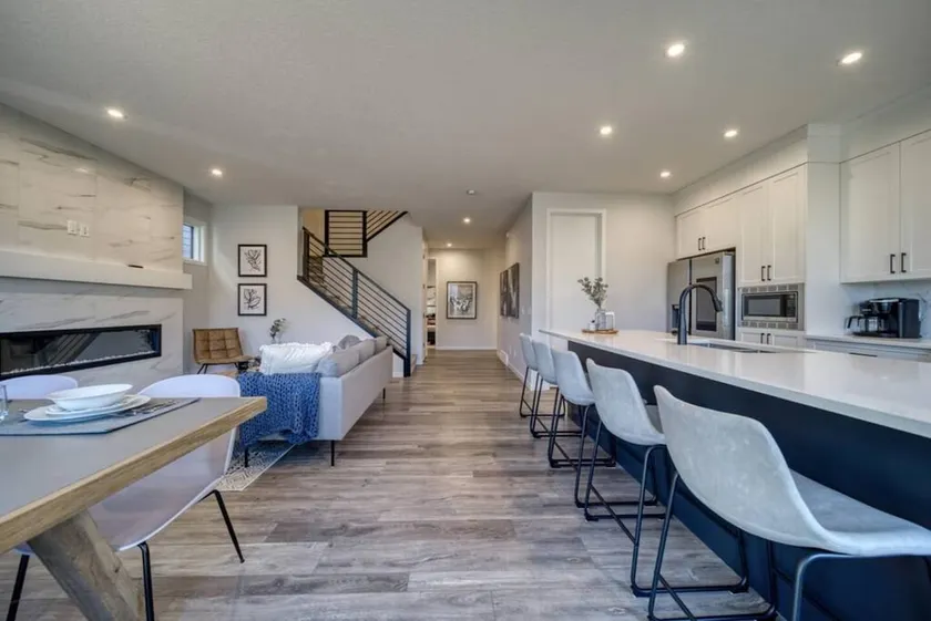 Luxurious Home; 6 Bdrm 3 Living Spaces & AC - Image 1