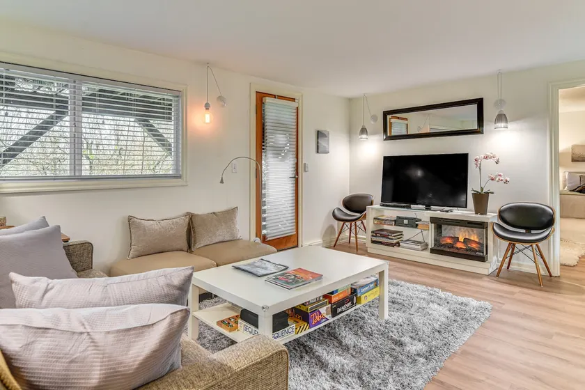 3 Mi to Downtown Portland: Lush Flat w/ Fire Pit - Image 1