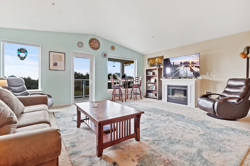 1333 - A Pleasant Surprise with a peak-a-boo view! - Image 1