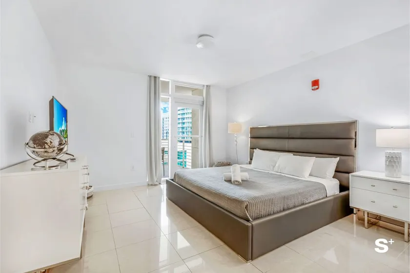 Modern 2-BD Condo in Midtown Miami, Pool & Gym - Image 1