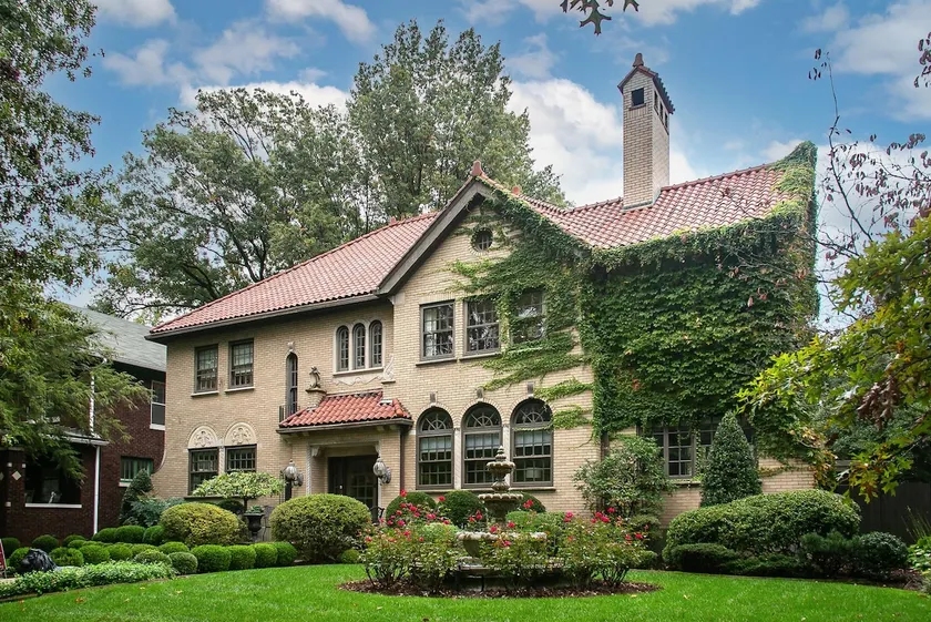 Gorgeous 3BR | Private Garden w/ Outdoor Dining! - Image 1