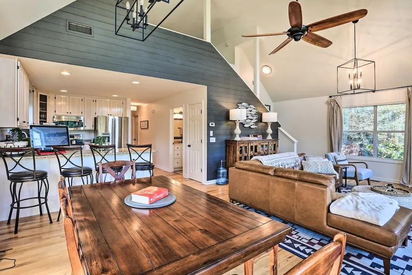 Waterfront Lake Martin Home w/ Private Dock & View - Image 1