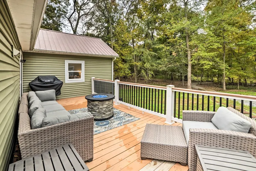 Private Dock & Lake Access: Benton Family Home - Image 1
