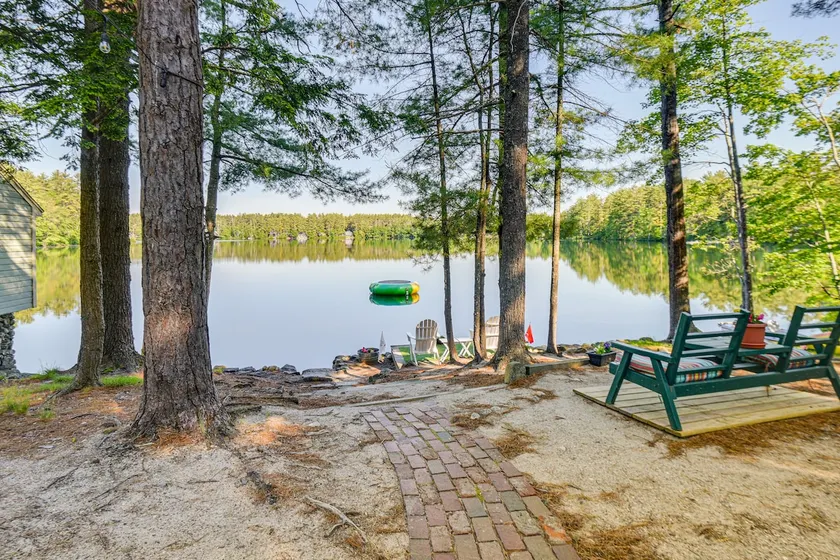 Pet-friendly Waterfront Cottage: On-site Bunkhouse - Image 1