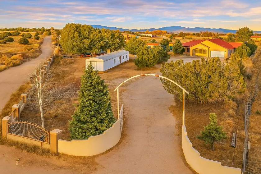 Pueblo Pines Ranch - Farm Property! Dogs welcome! - Image 1