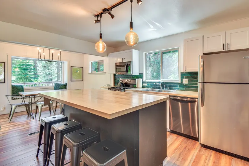 Cozy Retreat w/ Deck ~ 2 Mi to Pinecrest Lake! - Image 1