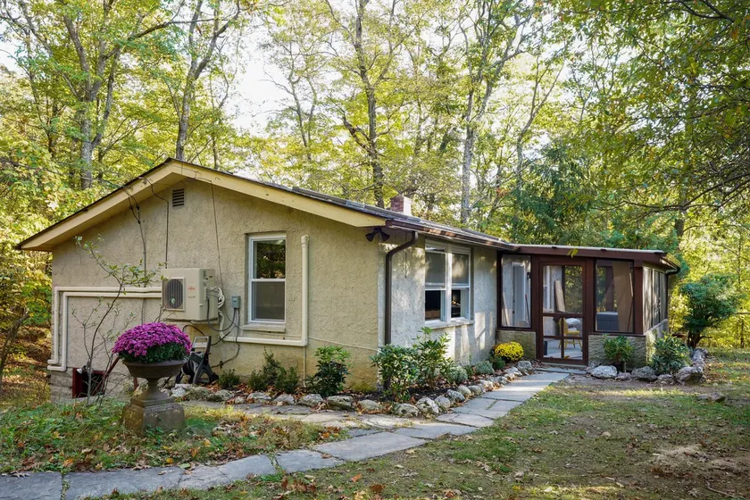 Owl's Nest: A Pet-Friendly  Nature Lover's Getaway near Wineries & Hiking Trails - Image 1