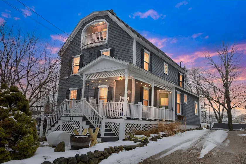 Main House - 3 Story 5 Bed 3 Bath Private Deck Courtyard Pet Friendly fee applies - Image 1