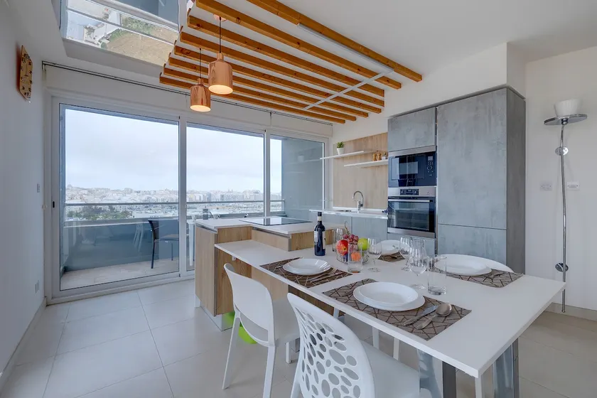 Stunning Apartment in a Central Location with Views - Image 1