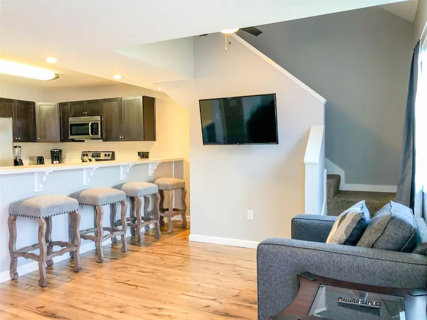 5218 Beach Dr B - Image 1