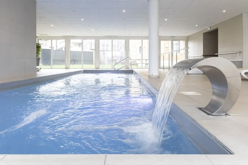 Fully-equipped suite 200 m from the center | Pool access - Image 1