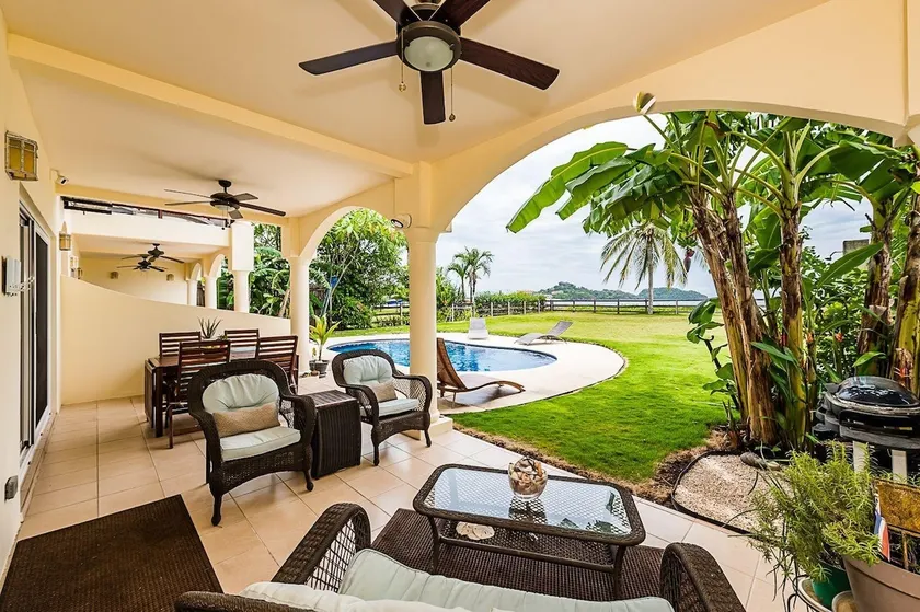 Oceanfront Villa, Private Pool & Concierge - Image 1