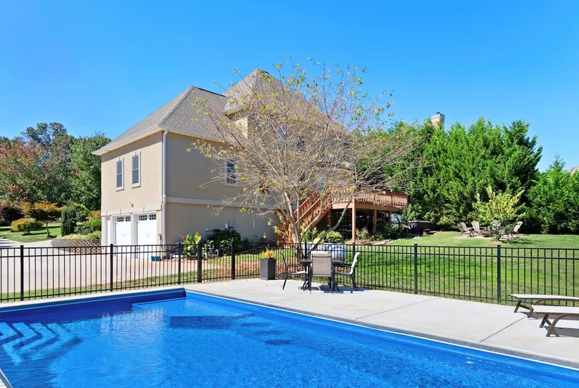 8-minutes to Downtown Asheville! Private Pool and Hot Tub | 4 Bathrooms En-suite - Image 1