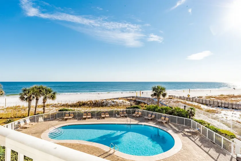 Breathtaking views of the Gulf. - Image 1