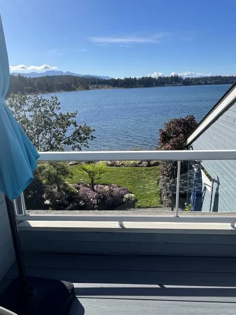 Pacific Shores - 2 Bdrm Oceanfront Unit with deck - Image 1