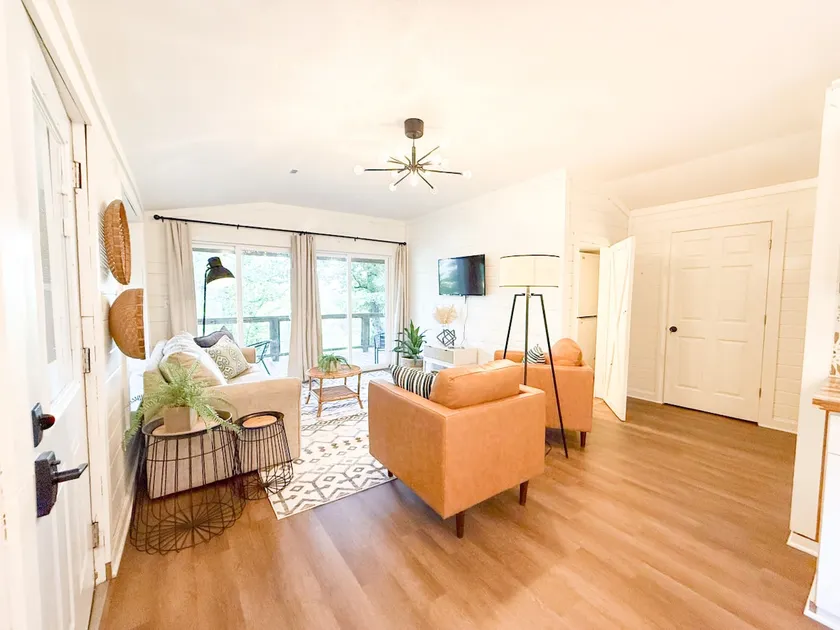 The Crash Pad ~ Riverfront Retreat with Gameroom - Image 1