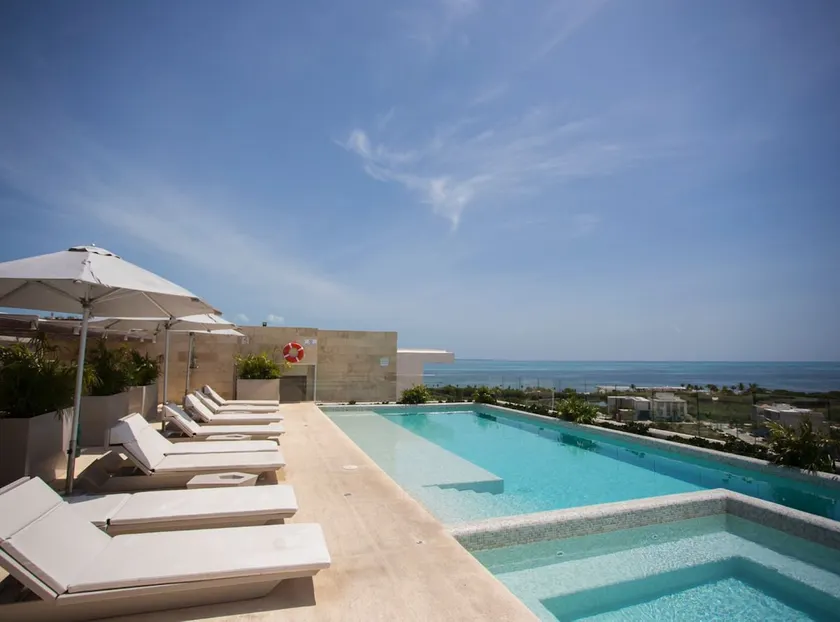 Luxury Condo of 4 Bedrooms - Image 1