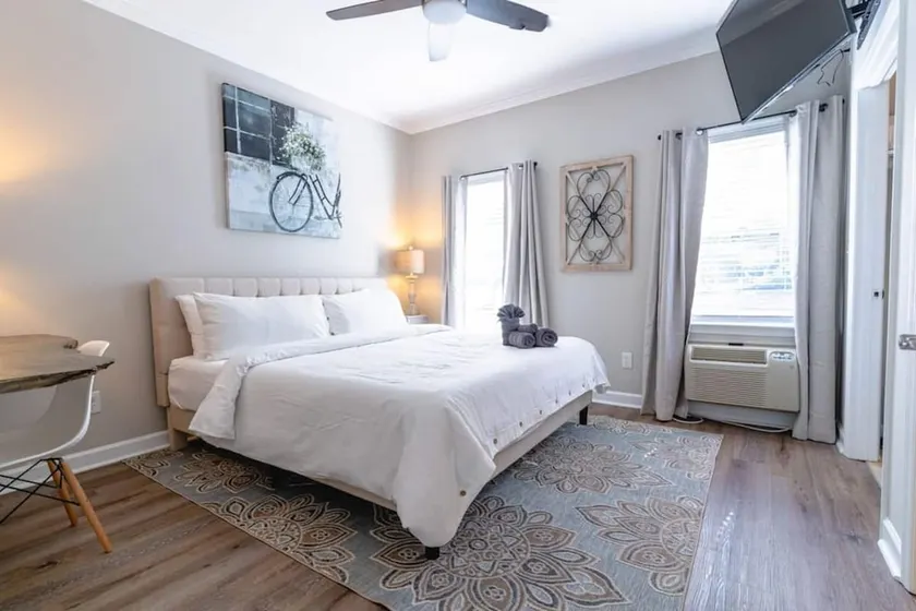 Serene 1BR Cottage Hill | Pet-Friendly Escape - Image 1