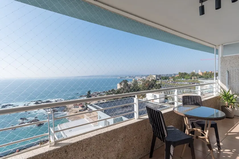 Neptuno Apartment 2BR W/Sea View & Parking - Image 1